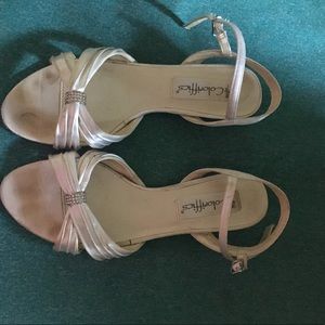 White Coloriffic shoes size 7